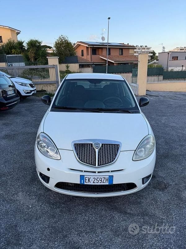 Usata Lancia Ypsilon Silver 69 CV (50 kW) 2012 Bianco Utilitaria