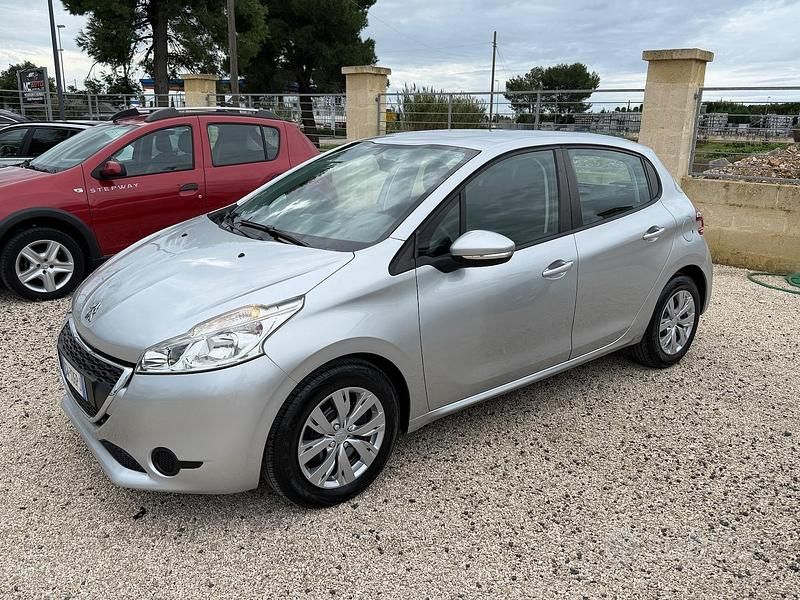 Usata Peugeot 208 Active 68 CV (50 kW) 2014 Grigio Utilitaria