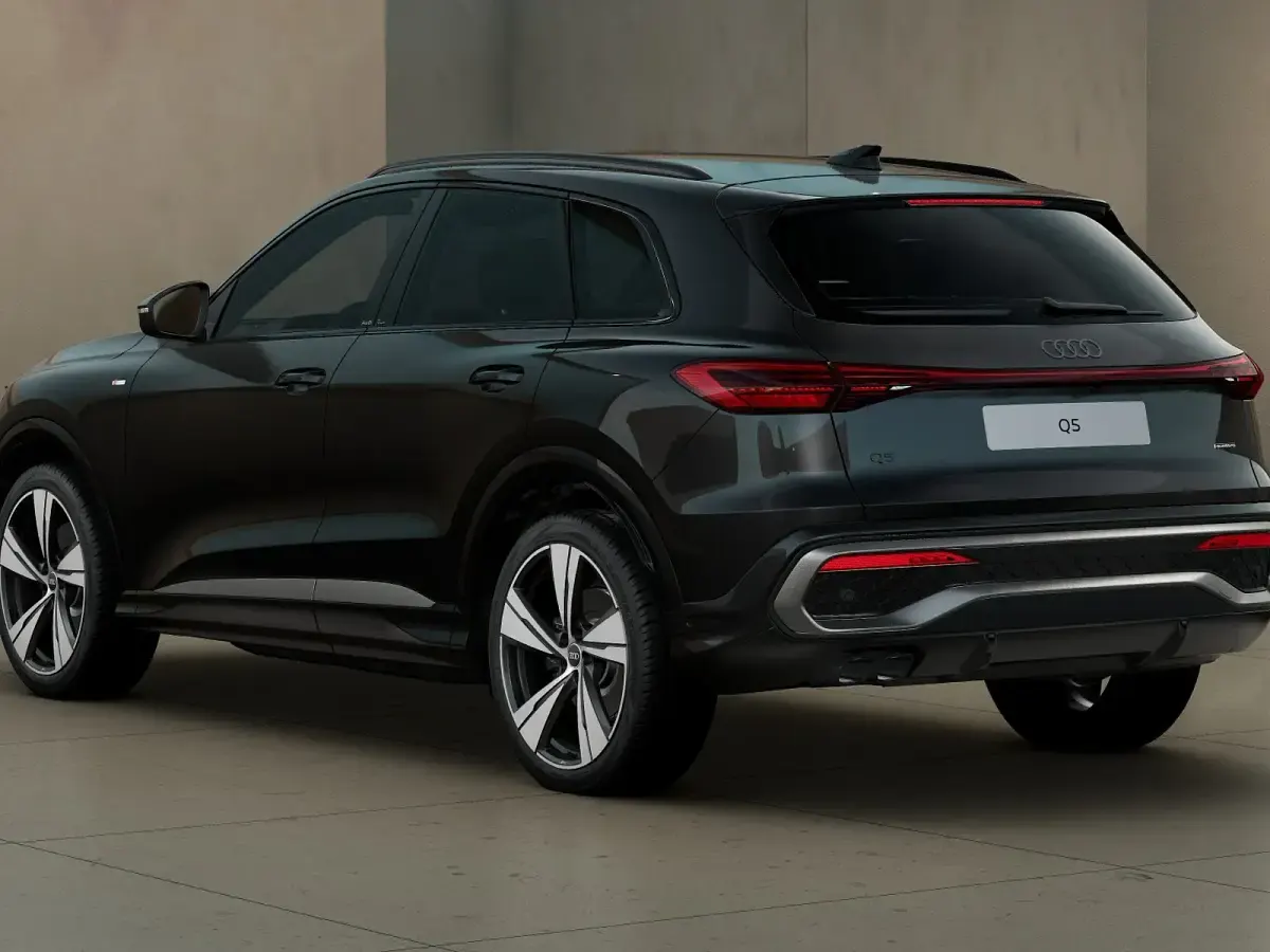 Nuova Audi Q5 S-Line 204 CV (150 kW) 2026 Nero mito metallizzato SUV