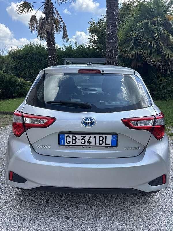 Usata 2020 Toyota Yaris Hybrid Active Berlina | 13.900 € (Ottimo prezzo) - Immagine 1/4