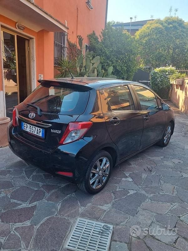 Usata Toyota Yaris 90 CV (66 kW) 2013 Utilitaria