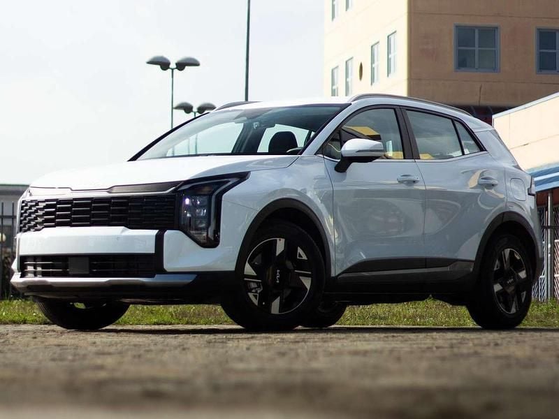 Nuova Kia Sportage GT-Line 150 CV (110 kW) 2025 Deluxe white / black SUV
