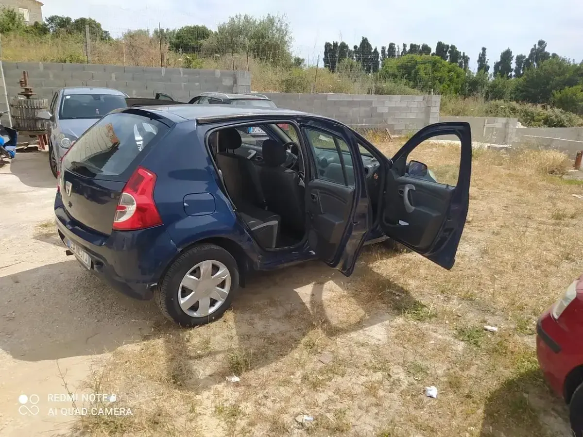 Usata Dacia Sandero Ambiance 74 CV (54 kW) 2010 Blu Berlina