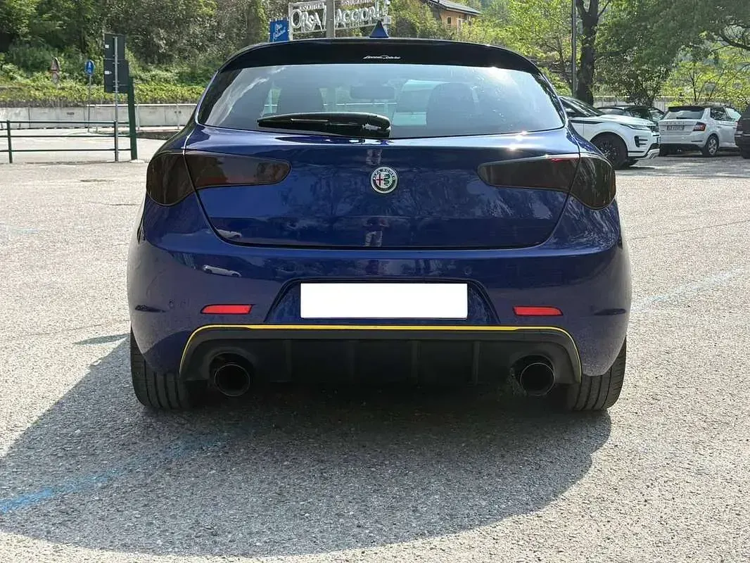 Usata Alfa Romeo Giulietta Super 120 CV (88 kW) 2017 Blu/azzurro Utilitaria