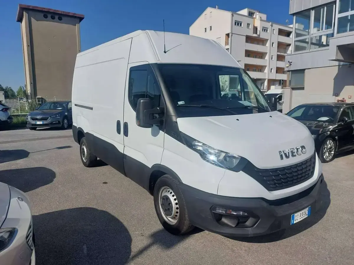 Usata Iveco Daily 116 CV (85 kW) 2020 Bianco Furgone