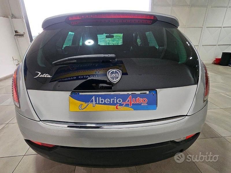 Usata Lancia Delta 120 CV (88 kW) 2010 Grigio Utilitaria