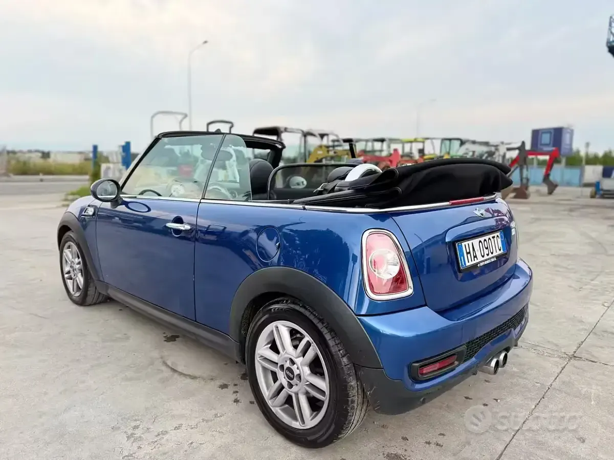 Usata Mini Cooper S Cabriolet 184 CV (135 kW) 2013 Blu Cabrio