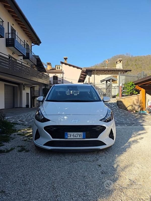 Usata Hyundai i10 63 CV (46 kW) 2024 Bianco Utilitaria