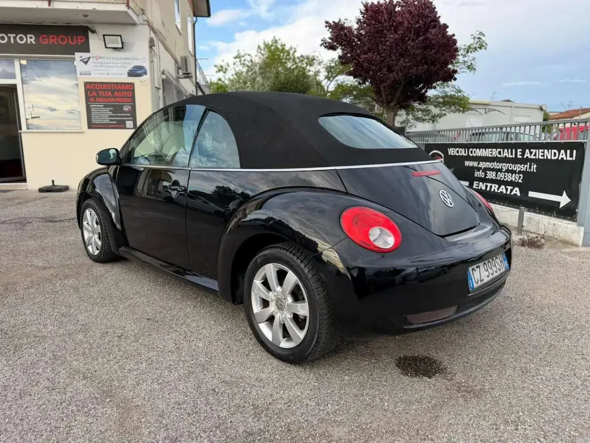 Usata VW New Beetle 75 CV (55 kW) 2006 Nero Utilitaria
