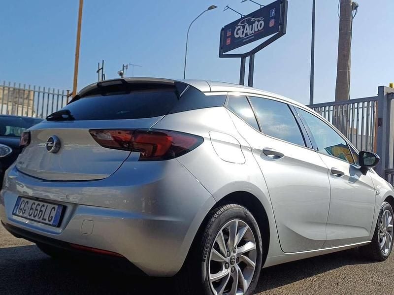 Usata Opel Astra Ultimate 122 CV (89 kW) 2021 Argento Berlina