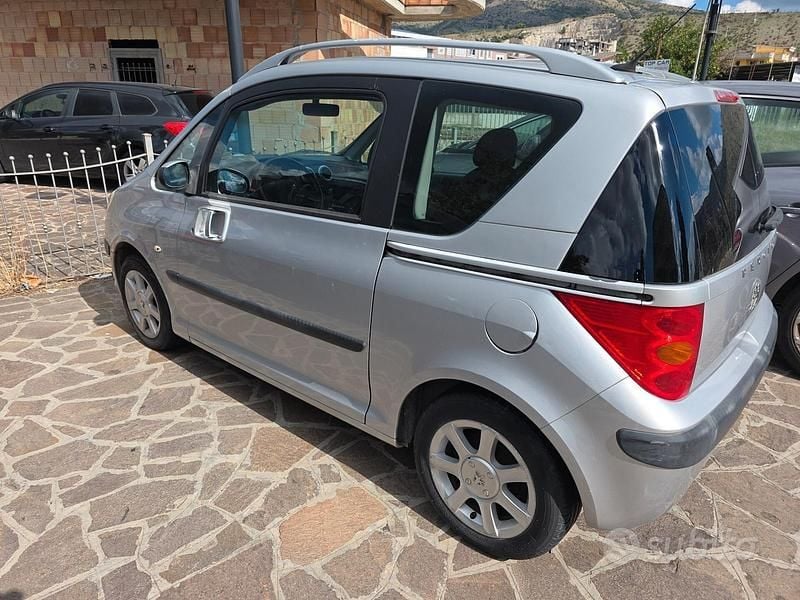 Usata Peugeot 1007 68 CV (50 kW) 2005 Grigio Monovolume