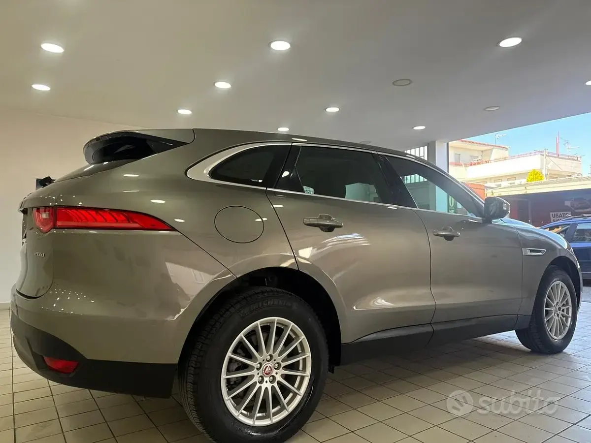 Usata Jaguar F-Pace Portfolio 180 CV (132 kW) 2020 Marrone SUV