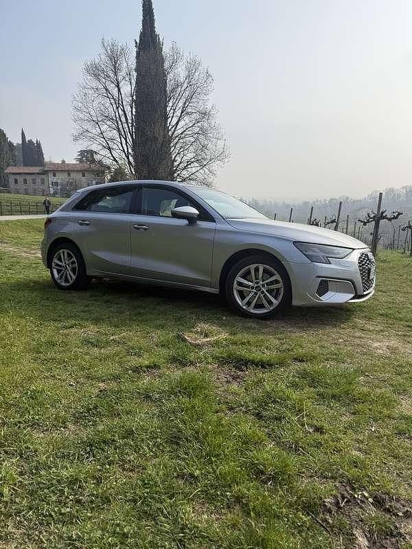 Gebraucht Audi A3 Ambiente 110 PS (80 kW) 2021 Grau Limousine