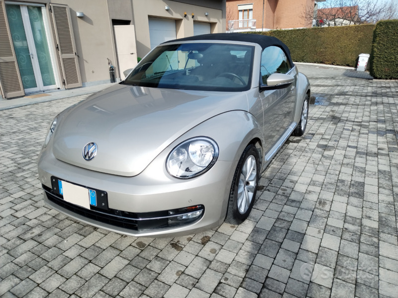 Usato 2015 VW Maggiolino 1.2 Benzin 105 CV (19.900 €)