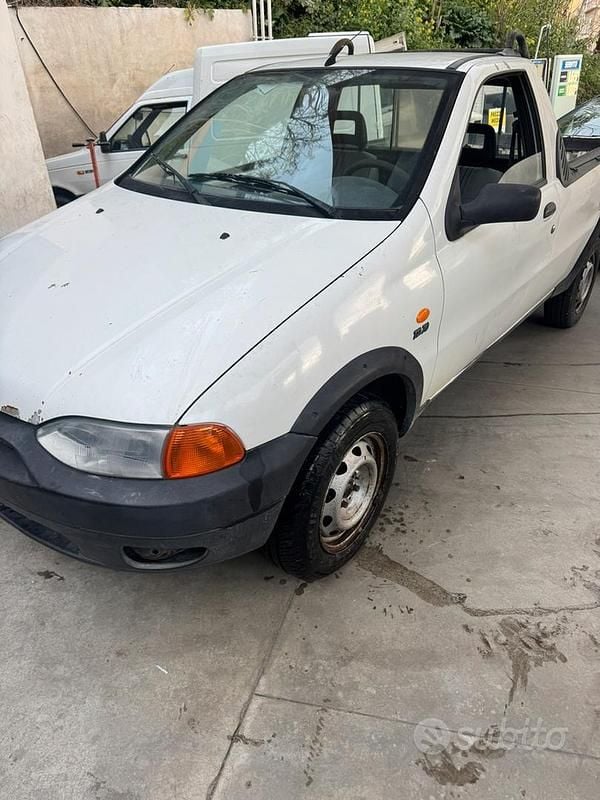Usata Fiat Strada 69 CV (50 kW) 2000 Bianco Pick-up