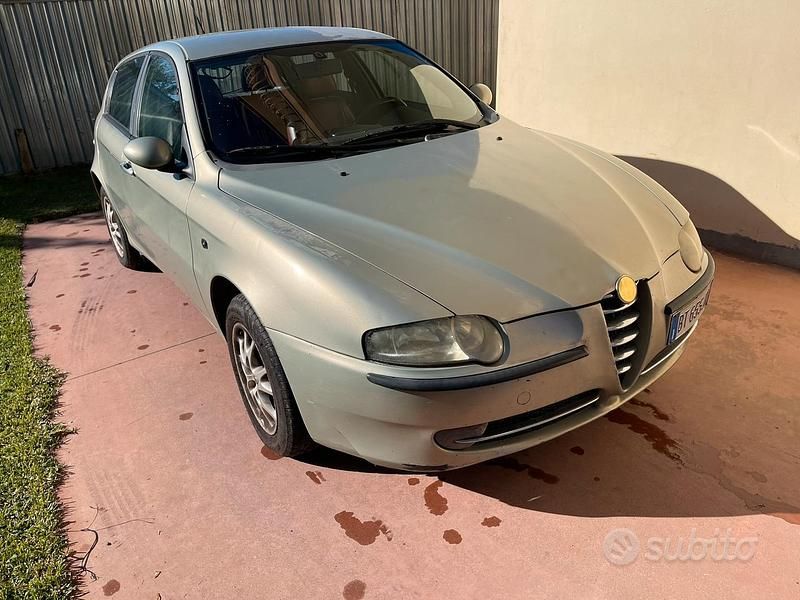Usata Alfa Romeo 147 105 CV (77 kW) 2002 Grigio Utilitaria