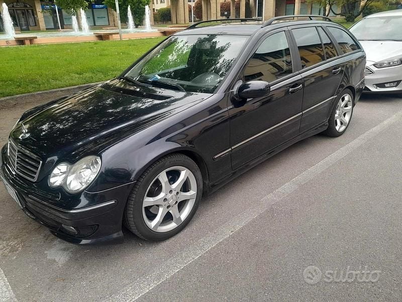 Usata Mercedes C220 150 CV (110 kW) 2006 Blu Station wagon