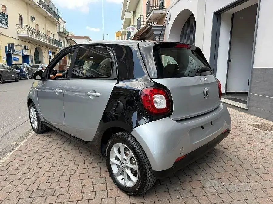 Usata Smart ForFour Passion 70 CV (51 kW) 2019 Grigio Utilitaria
