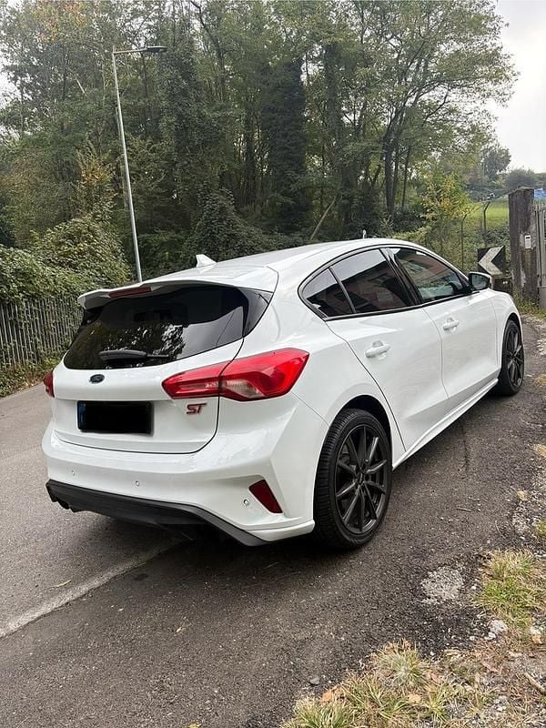 Usata Ford Focus ST 280 CV (205 kW) 2020 Bianco Utilitaria