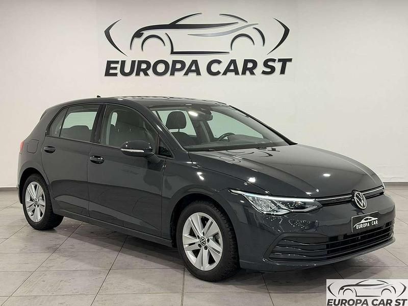 Usata VW Golf VIII Life 131 CV (96 kW) 2020 Grigio Utilitaria
