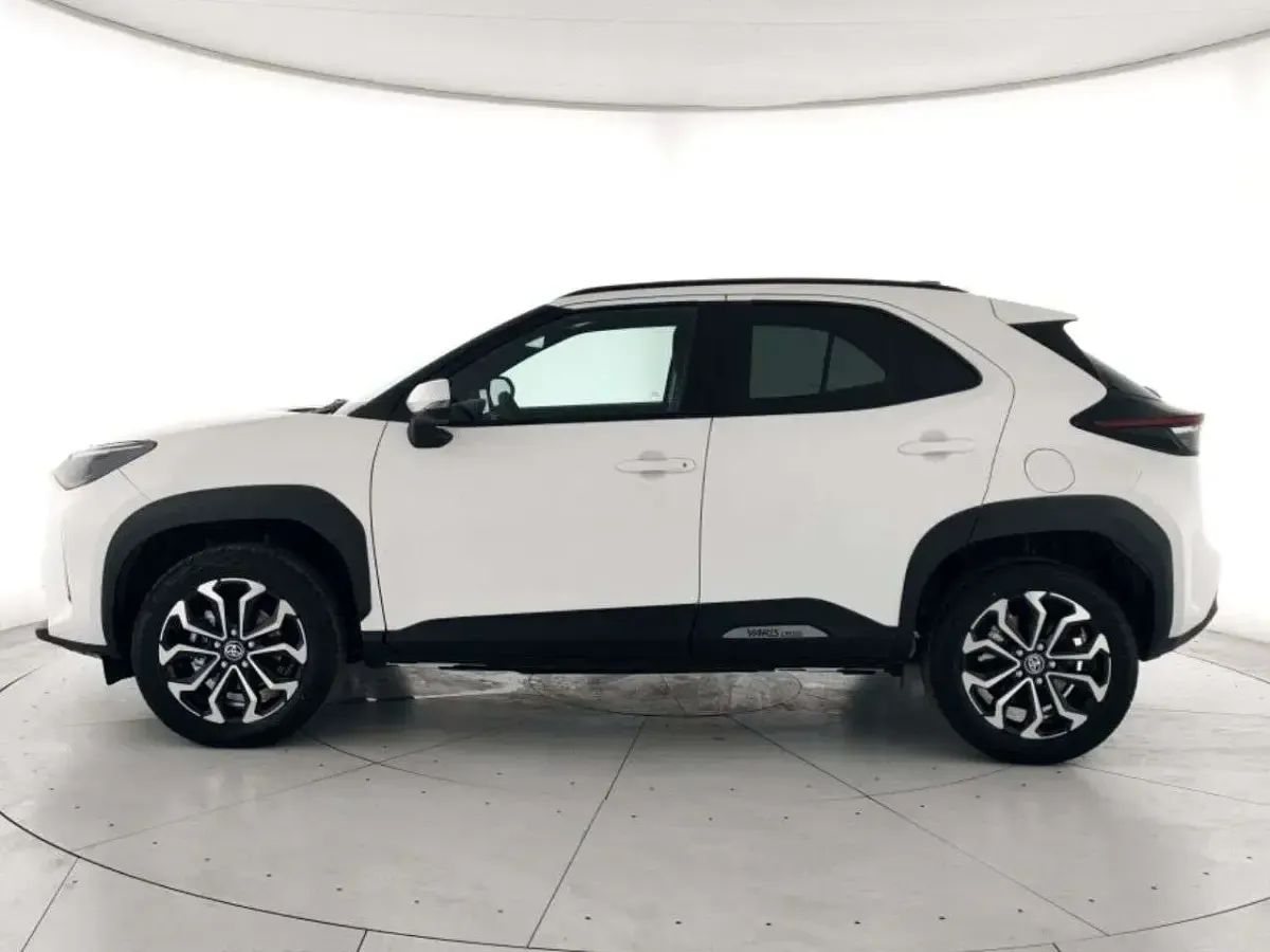 Nuova Toyota Yaris Cross Trend 92 CV (67 kW) 2026 Super white SUV