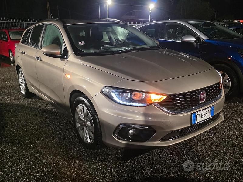 Usata Fiat Tipo Lounge 120 CV (88 kW) 2019 Marrone Station wagon