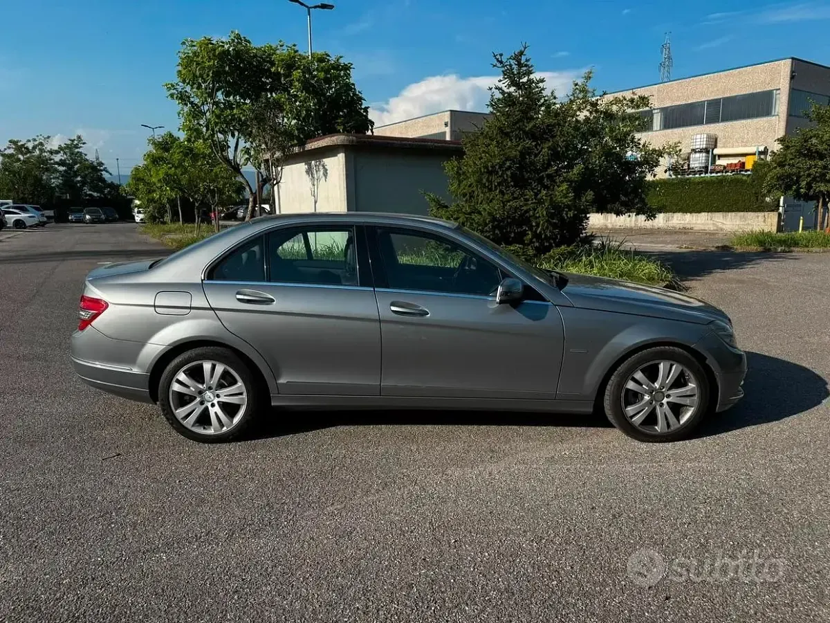 Usata Mercedes C250 Avantgarde 204 CV (150 kW) 2011 Grigio Berlina