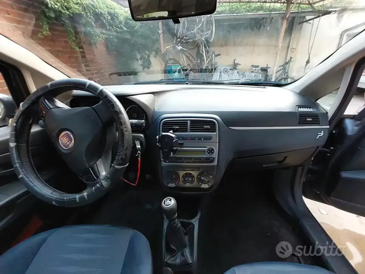 Usata Fiat Grande Punto Active 77 CV (56 kW) 2010 Nero Utilitaria