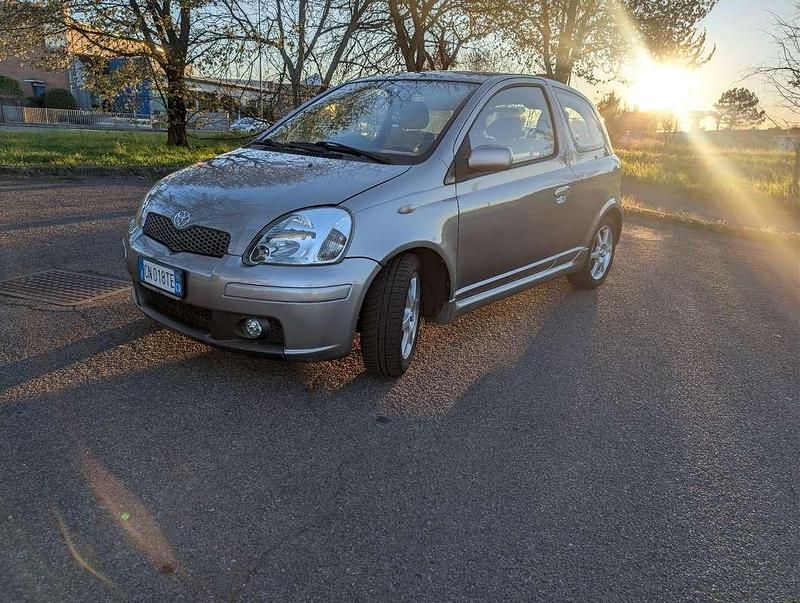 Usata Toyota Yaris 105 CV (77 kW) 2004 Utilitaria