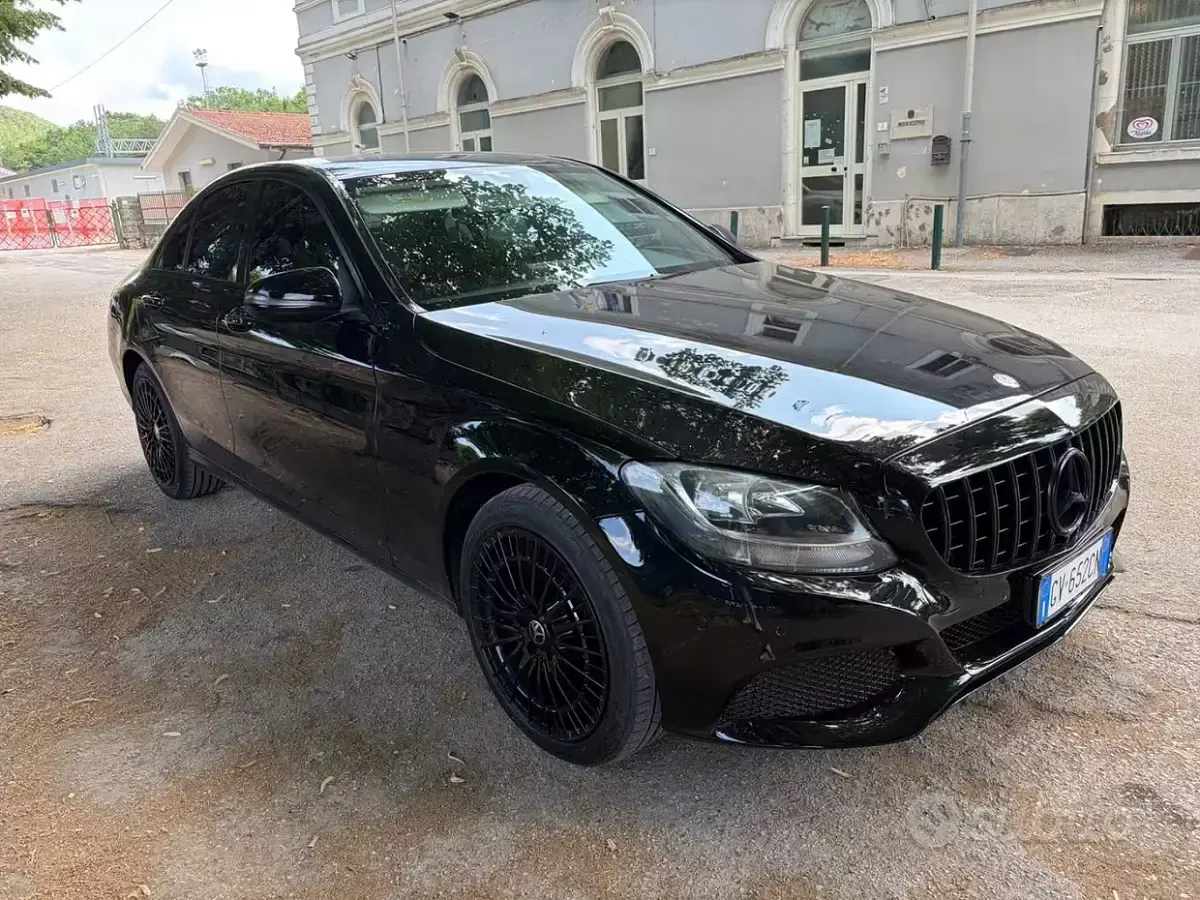 Usata Mercedes C200 136 CV (100 kW) 2015 Nero Berlina