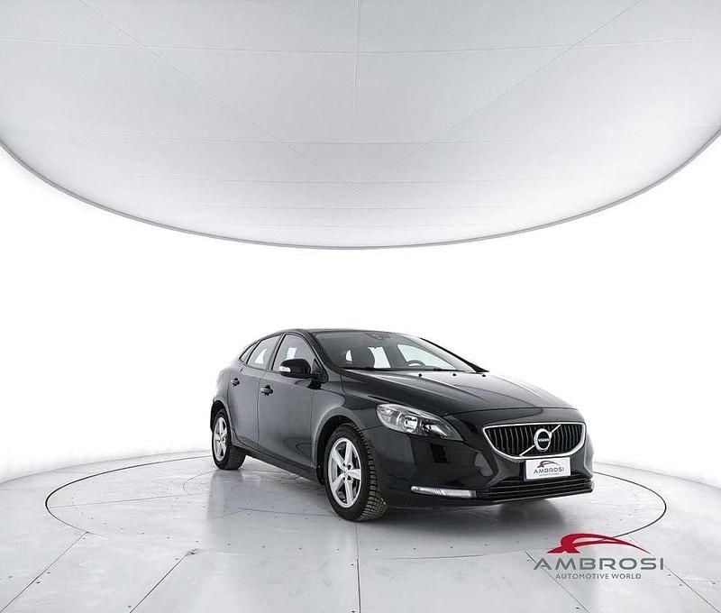 Usata Volvo V40 Business Edition 120 CV (88 kW) 2017 Nero Utilitaria
