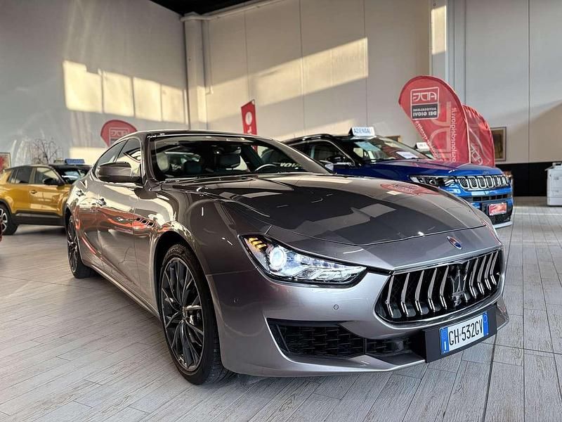 Usata Maserati Ghibli 330 CV (242 kW) 2021 Grigio granito (metallizzato) Berlina
