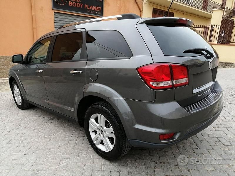 Usata Fiat Freemont 140 CV (102 kW) 2012 Grigio SUV