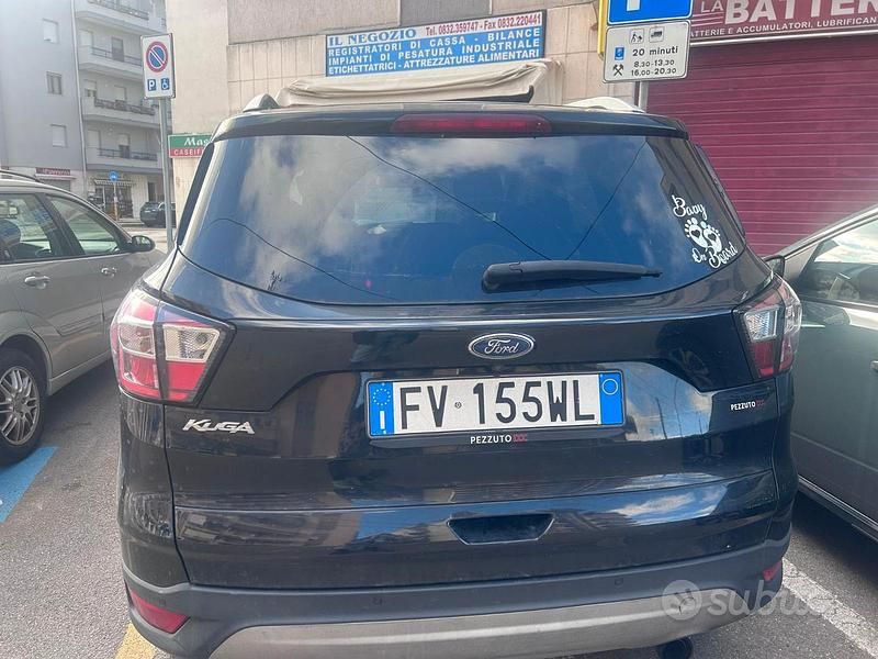 Usata Ford Kuga 120 CV (88 kW) 2019 Nero SUV