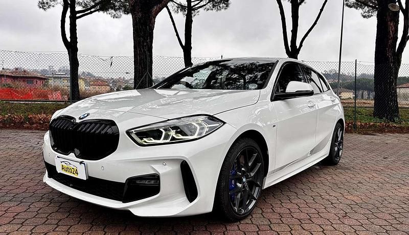 Bianco Usata 2021 BMW 118 M Sport Due volumi | 25.500 € (Buon prezzo) - Immagine 1/4