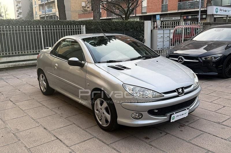 Usata Peugeot 206 CC 109 CV (80 kW) 2007 Grigio Cabrio