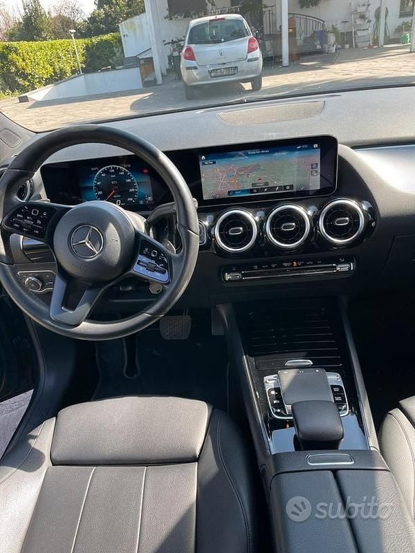 Usata Mercedes B180 Executive 116 CV (85 kW) 2019 Blu Monovolume