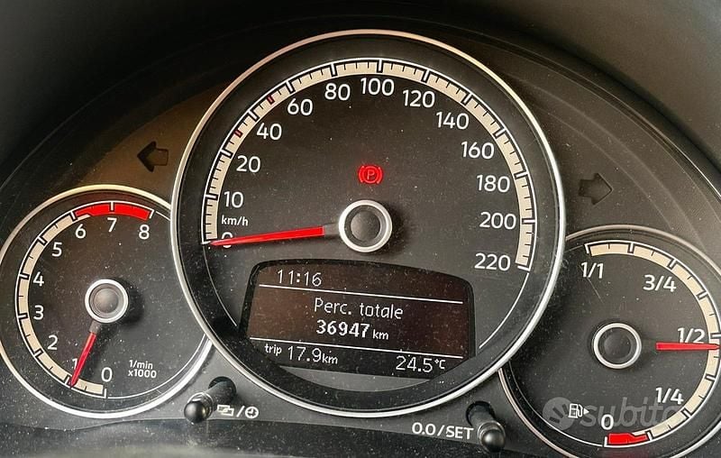 Usata VW up! 60 CV (44 kW) 2017 Grigio Utilitaria