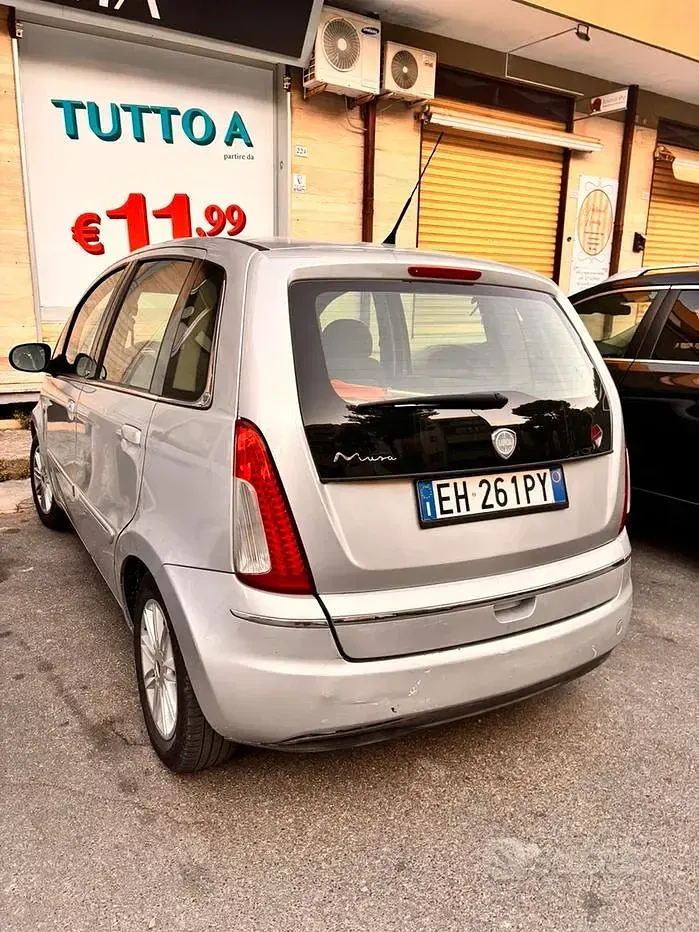 Usata Lancia Musa 95 CV (69 kW) 2011 Grigio Monovolume