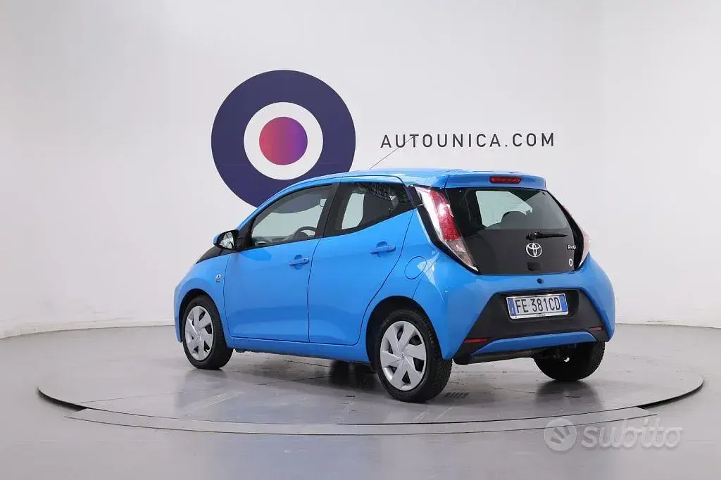 Usata Toyota Aygo Cool 69 CV (50 kW) 2016 Blu Utilitaria