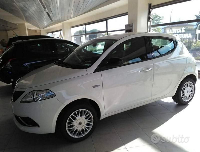 Usata Lancia Ypsilon 69 CV (50 kW) 2018 Bianco Utilitaria