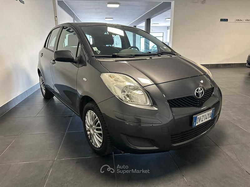 Usata Toyota Yaris 69 CV (50 kW) 2009 Grigio Berlina
