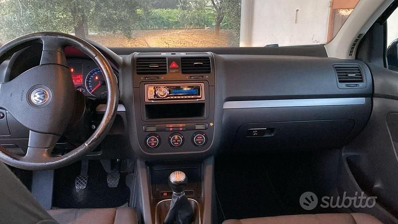 Begagnad VW Golf V 105 HK (77 kW) 2007 Svart Sedan