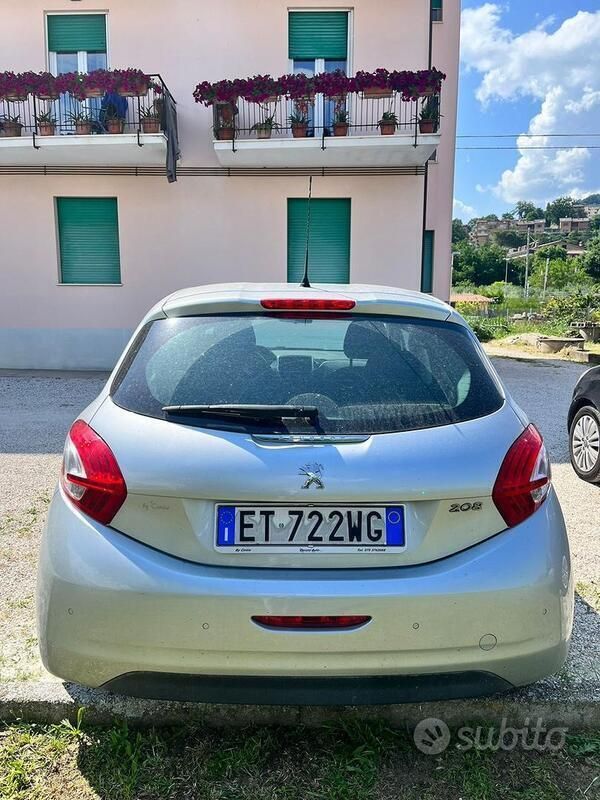 Usata Peugeot 208 82 CV (60 kW) 2014 Grigio Utilitaria