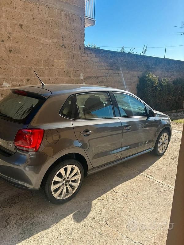 Usata VW Polo Comfortline 90 CV (66 kW) 2010 Grigio Berlina