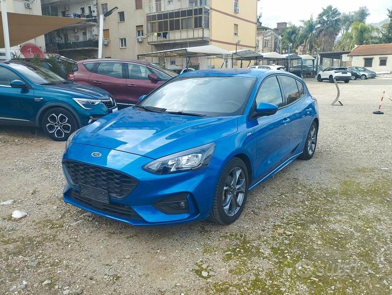 Blu Usata 2020 Ford Focus ST-Line Berlina | 16.500 € (Molto cara) - Immagine 1/4