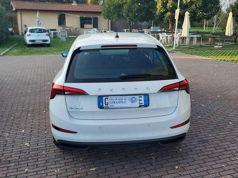 Usata Skoda Scala Ambition 95 CV (69 kW) 2021 Bianco Utilitaria