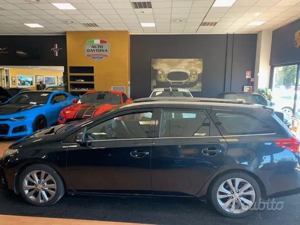 Usata Toyota Auris Touring Sports Lounge 124 CV (91 kW) 2014 Grigio Station wagon