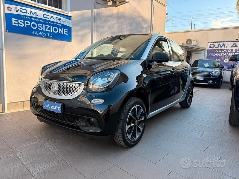 Usata Smart ForFour 70 CV (51 kW) 2015 Nero Utilitaria