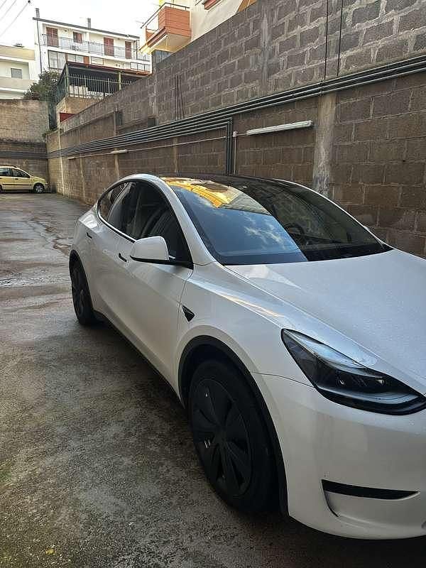 Usata Tesla Model Y RWD 200 kW (272 CV) 2023 SUV